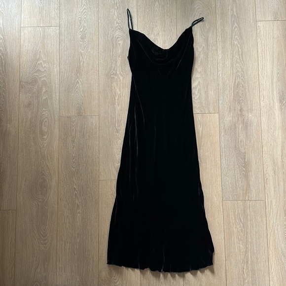 ARITZIA Wilfred Spritz Velvet Dress - Picture 2 of 8